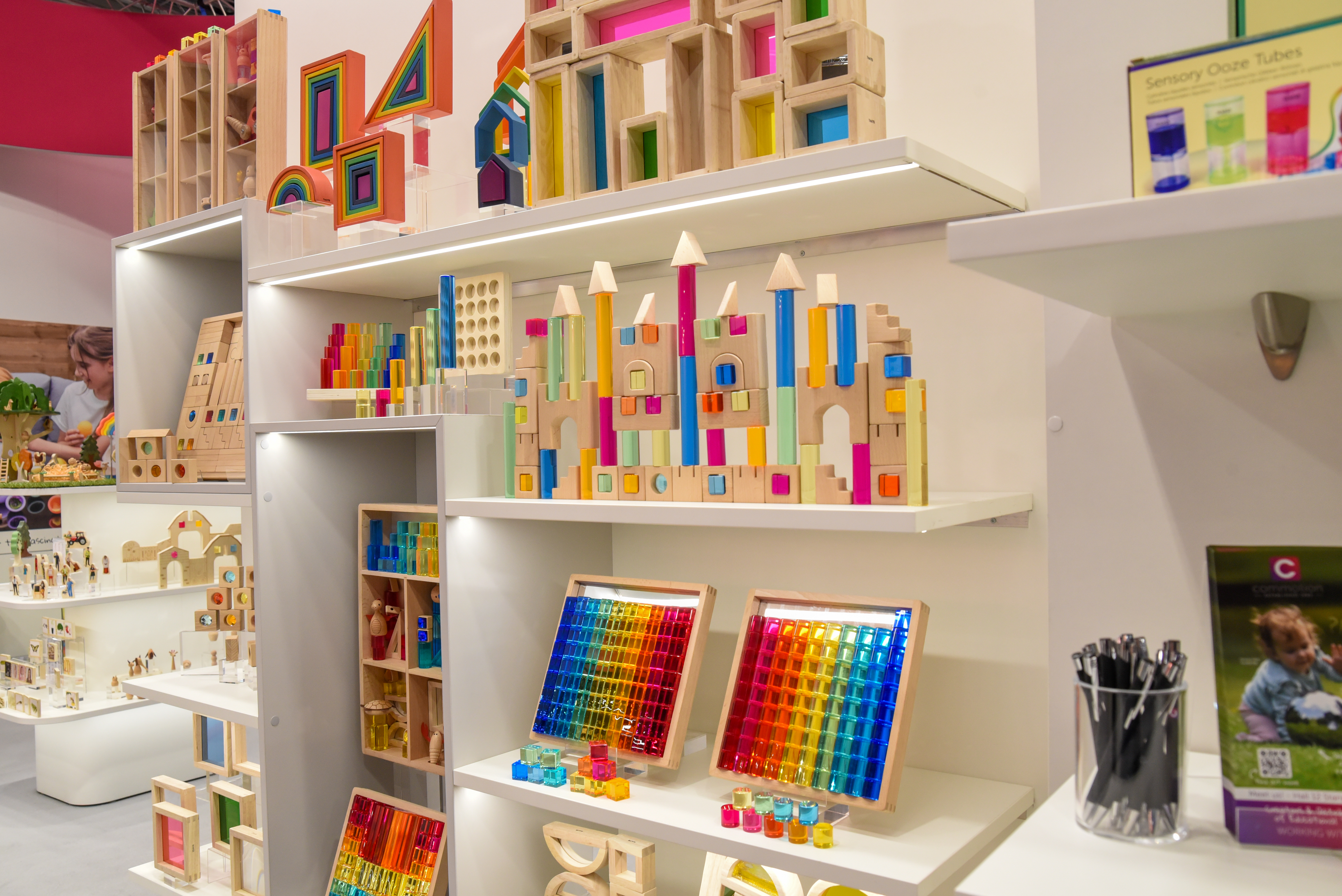 Children engaging with screen-free educational toys at Spielwarenmesse 2026